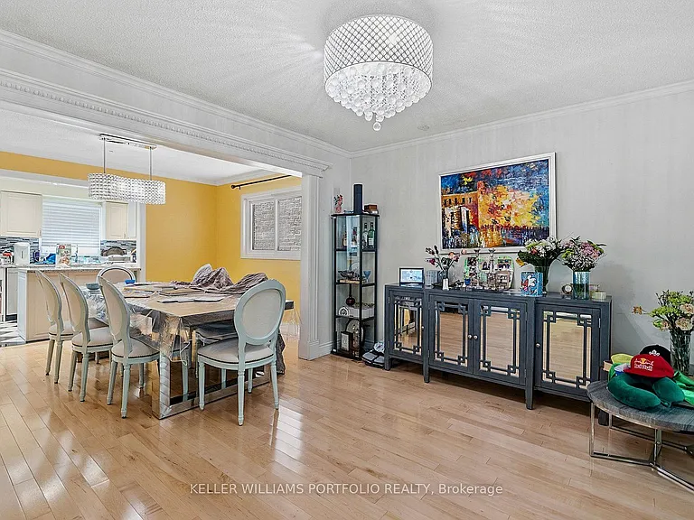 73 Jessica Gdns — Photo 10