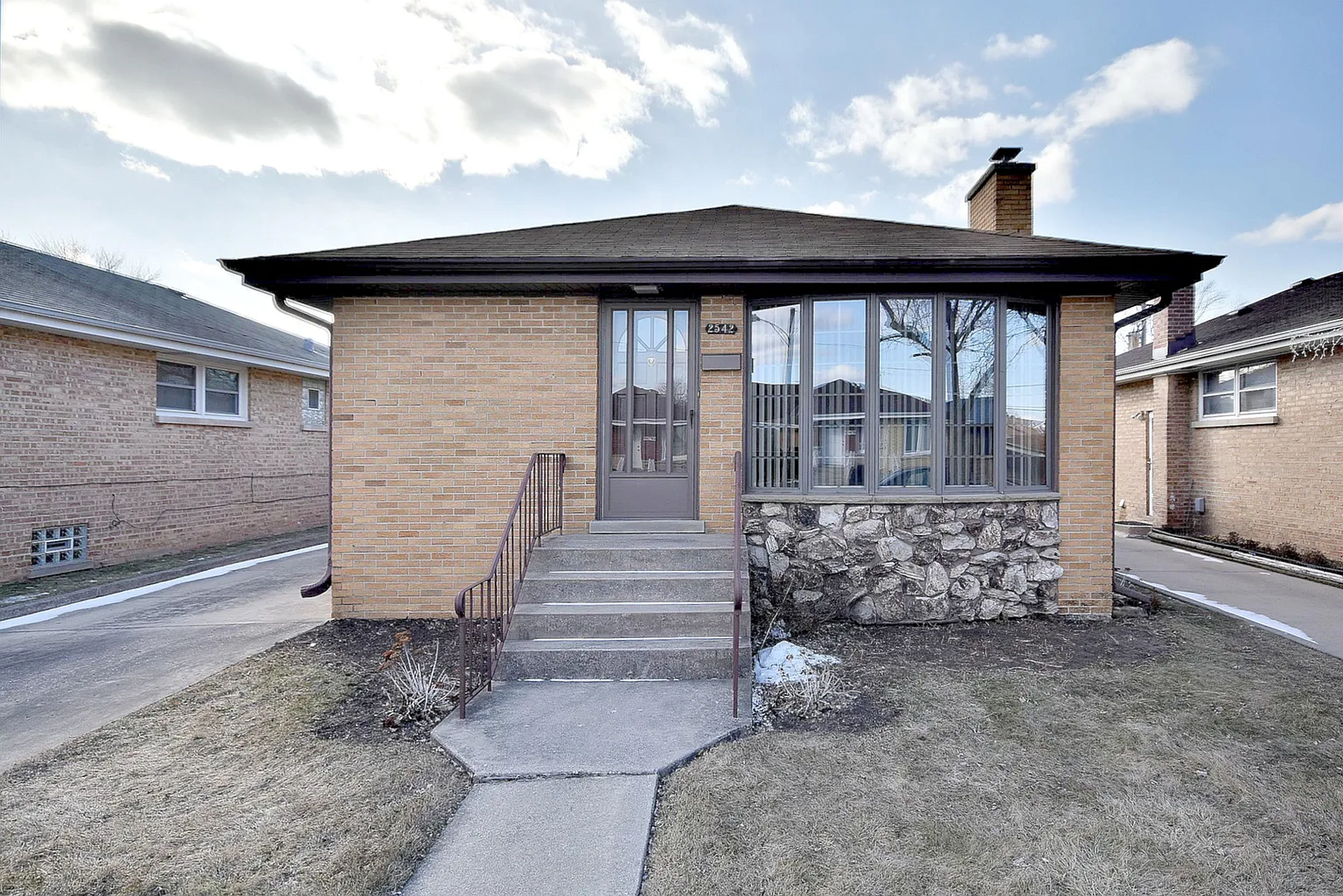 2542 Nona St photo 1