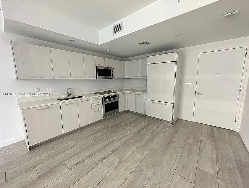 55 SW 9th St #1102
