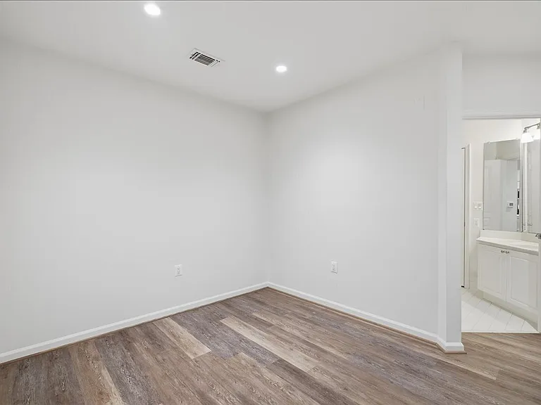 12915 Alton Sq #113 — Photo 11