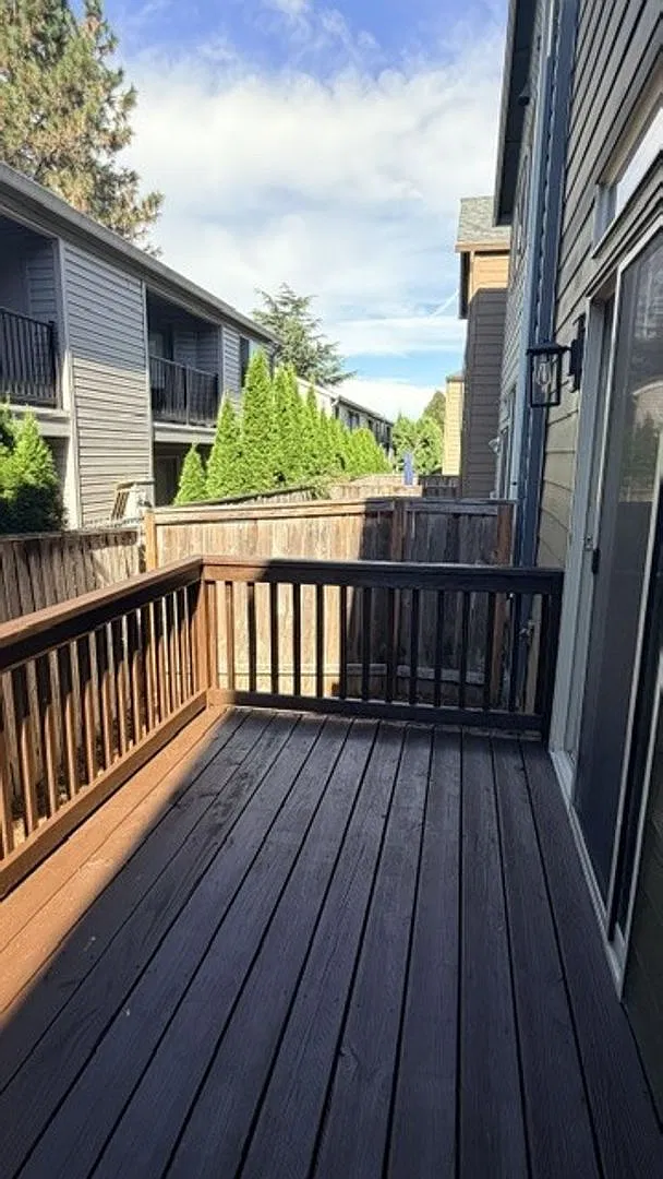 Three Bedrooms Plus Loft! Centrally located! — Photo 4