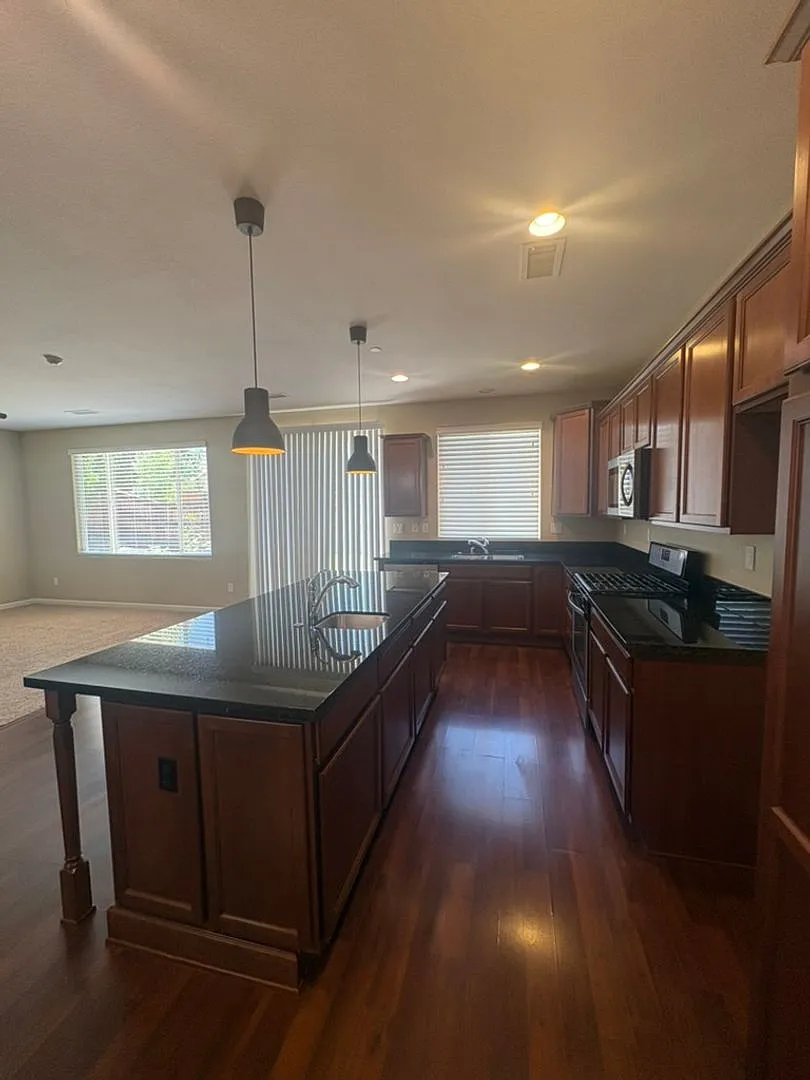 4 bedroom 3 bath stunner in Sparks — Photo 4