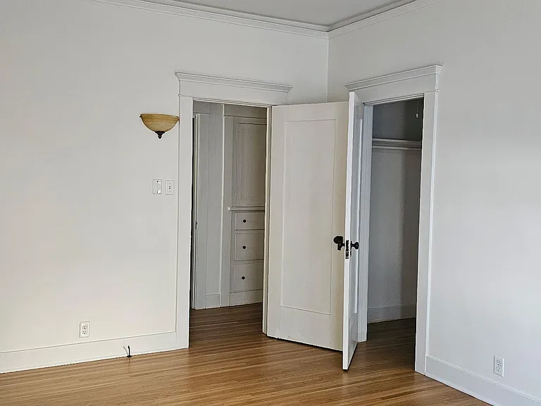 218 1/2 N Kenmore Ave — Photo 38