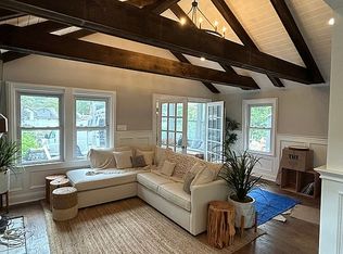 1047 Washington Dr, Centerport, NY