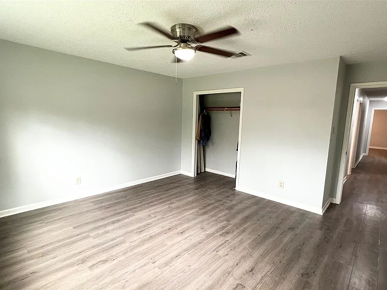 803 Glen Hollow Dr — Photo 15