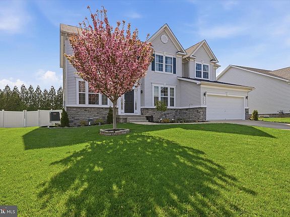 5th image of 101 Radford Ct