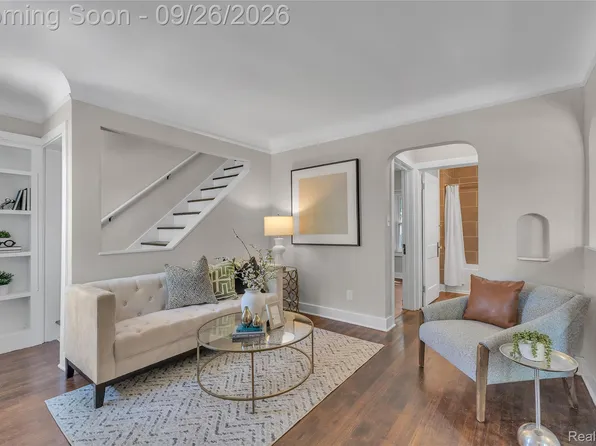 21612 Harper Lake Ave, Saint Clair Shores, MI 48080