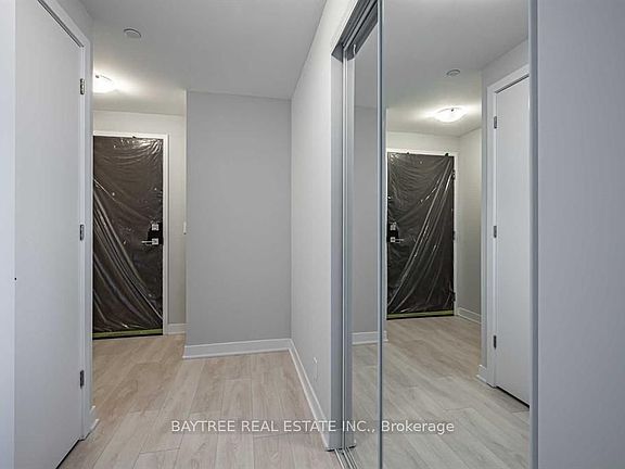4th image of 2221 Yonge St #4008