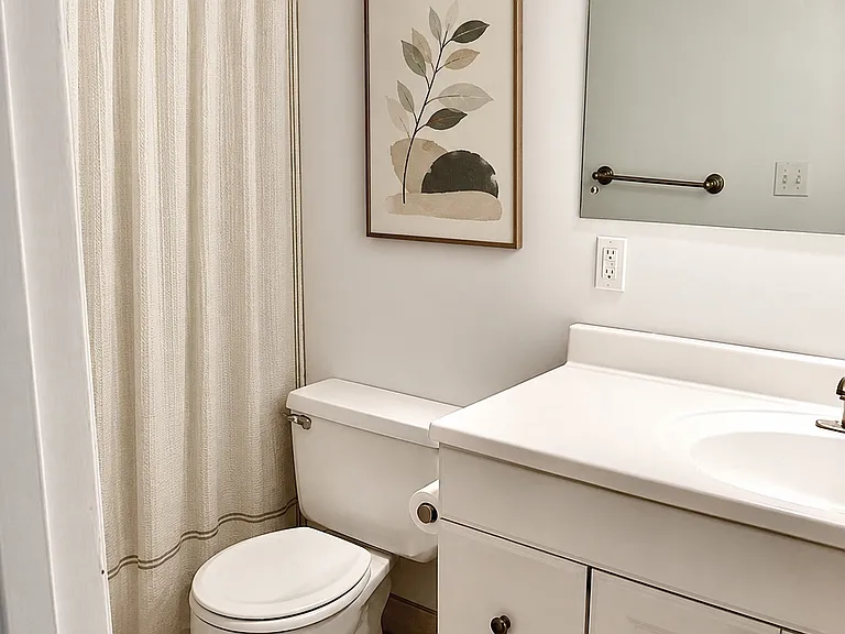 229 N B St #6 — Photo 8