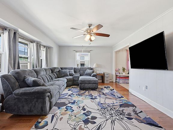 3rd image of 5402 Suffolk Ct #5402