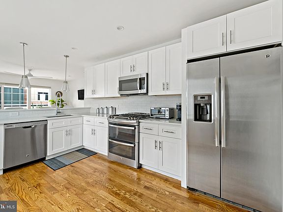 2nd image of 1012 S Randolph St Unit 5