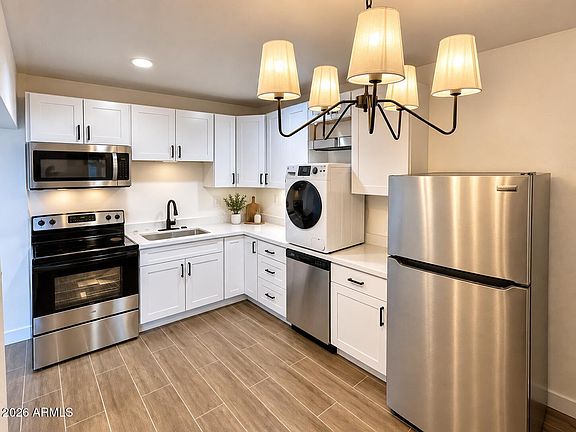 5th image of 1538 W MCKINLEY Street