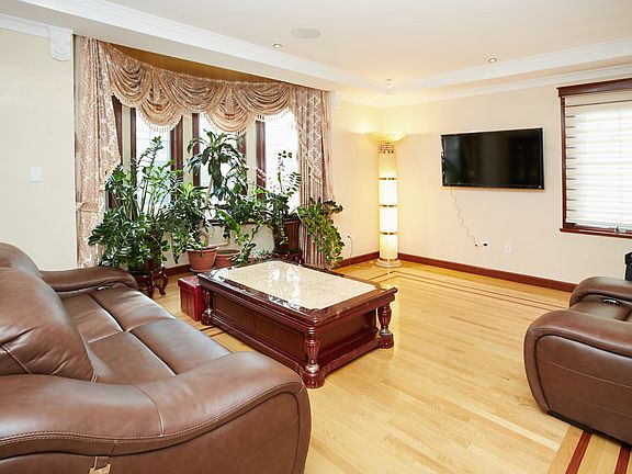5th image of 25115 52nd Ave