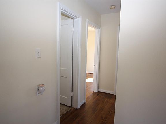 3rd image of 4916 Myrtle St