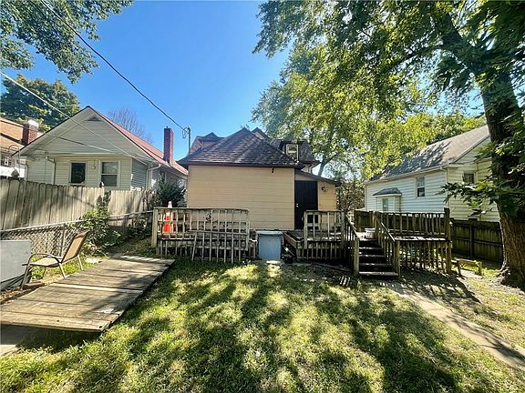 5th image of 338 N Oakley Ave