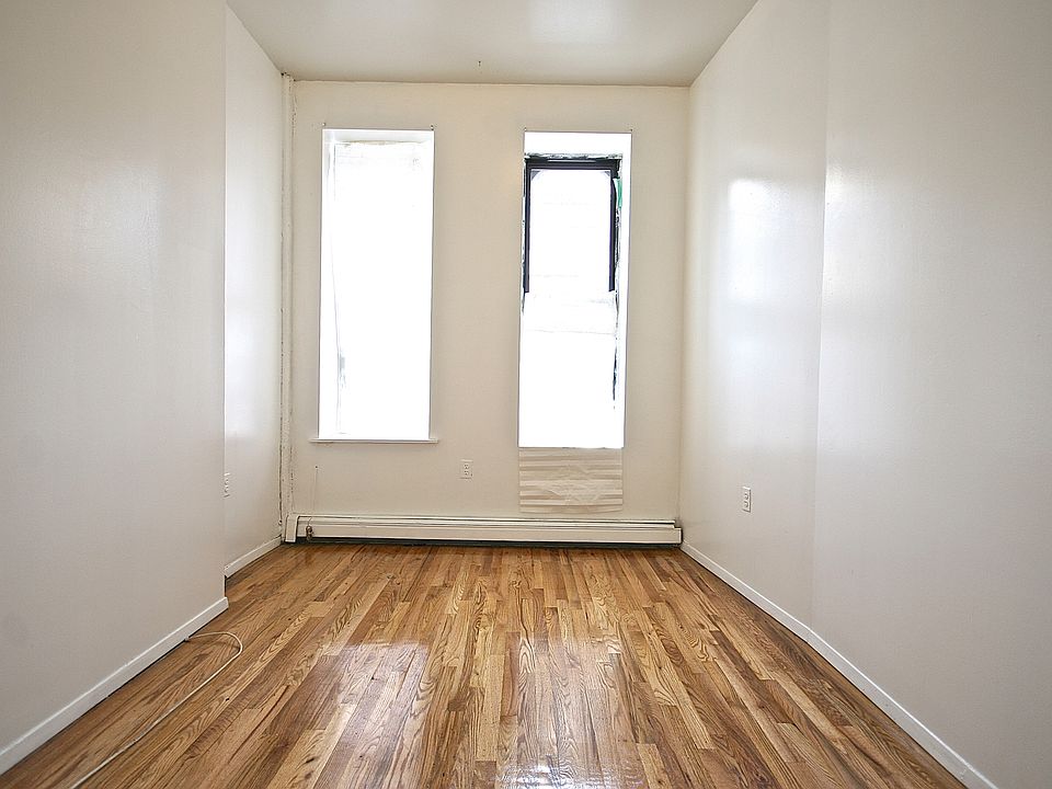 2nd image of 944 Kent Ave APT 1R