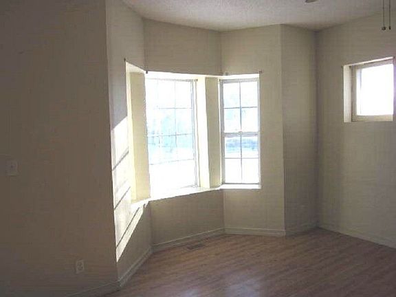 3rd image of 961 E Benton St