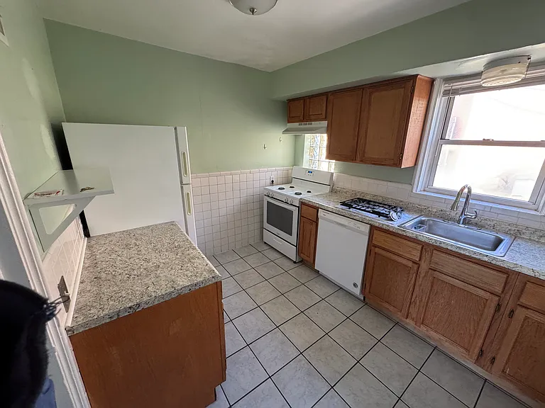 49 Brighton Way #2S — Photo 37