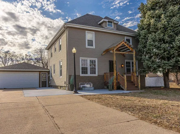 905 N 3rd St, Norfolk, NE 68701