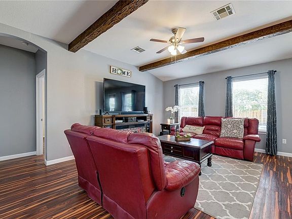 5th image of 211 Mesa Dr