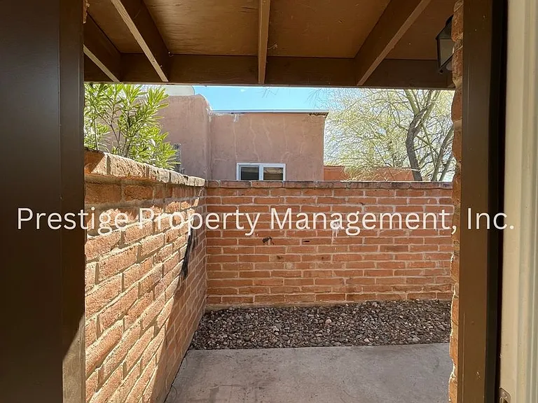 2302-2312 N Ralph Ave — Photo 39