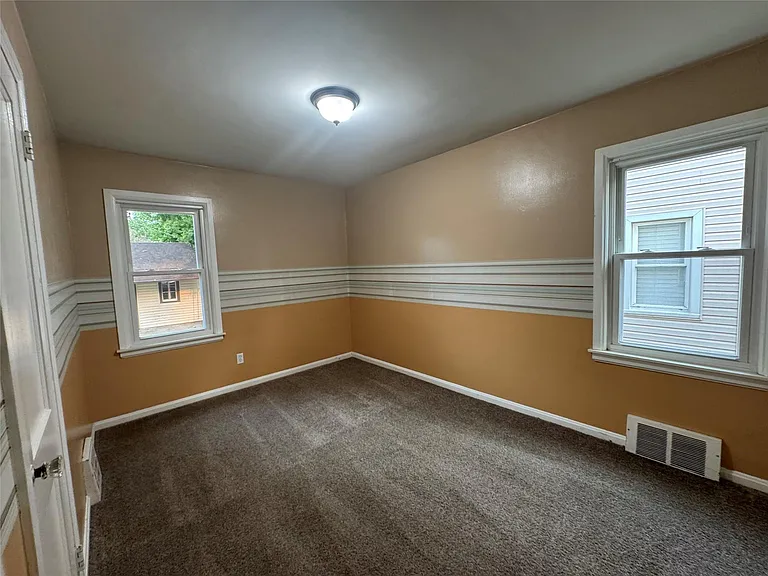 15801 Centralia — Photo 12