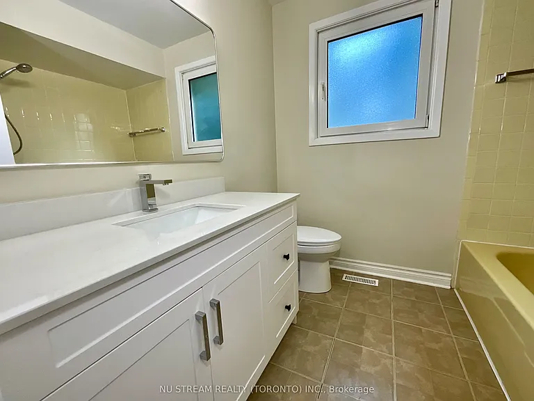 45 Emmeloord Cres — Photo 19