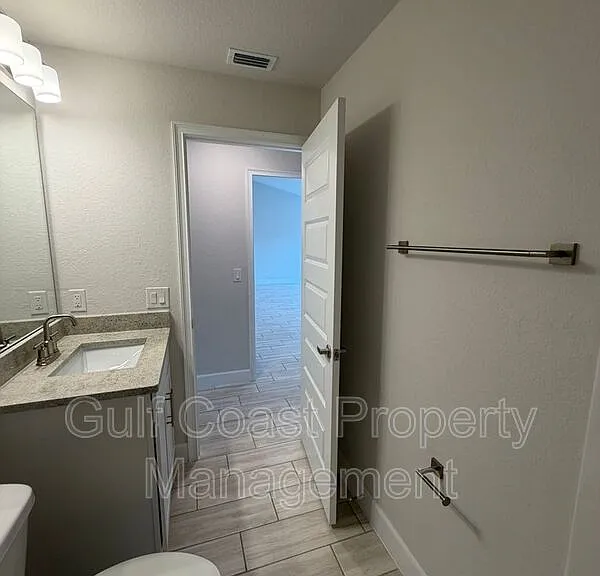 4865 Manila Ave — Photo 19
