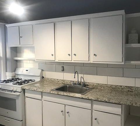 2nd image of 1268 W 112th St