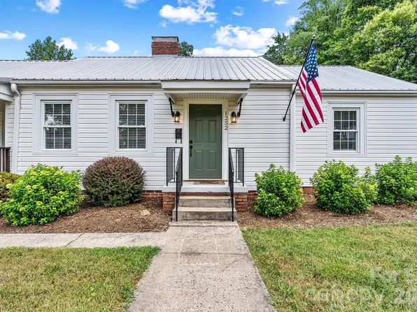 1252 11th St NW, Hickory, NC 28601