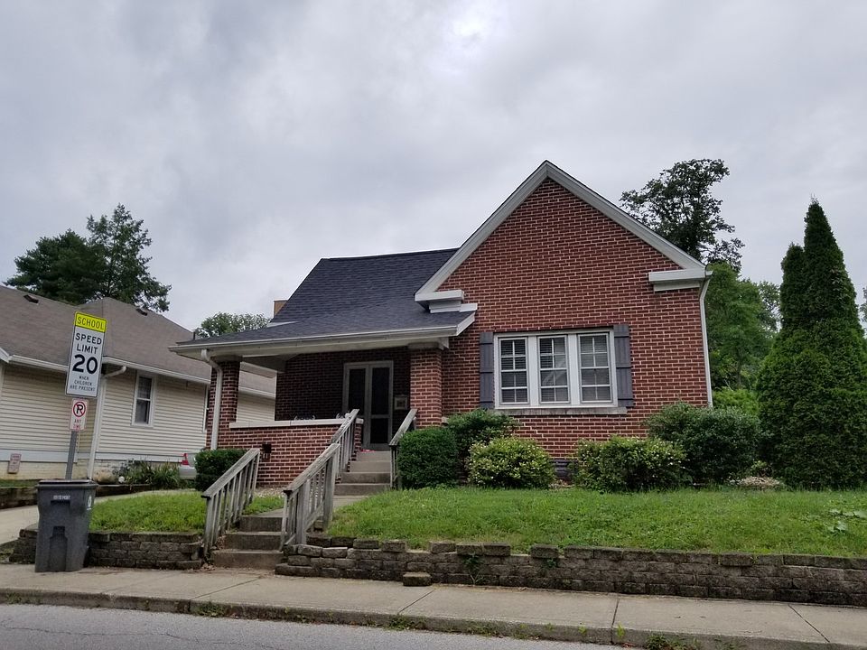 1st image of 525 S Woodlawn Ave