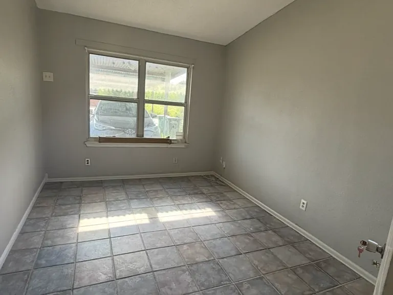 3914 Bremen St — Photo 4