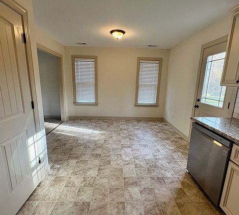 3rd image of 90 Young Rd