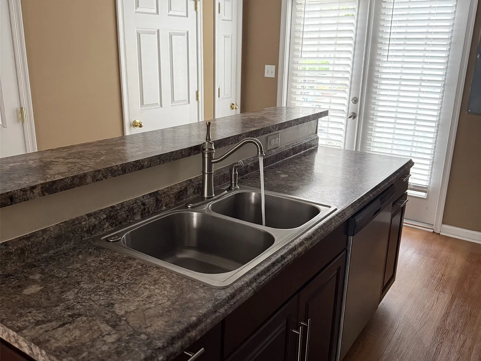 2 bed, 2.5 bath, 1000 sqft, $2,200 — Photo 4