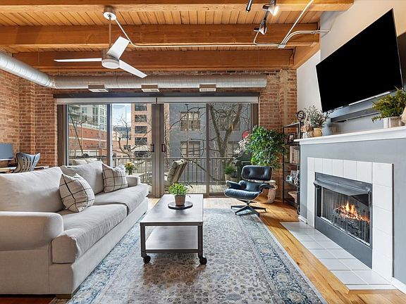 5th image of 14 N Sangamon St APT 201