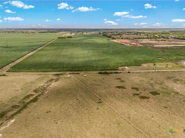 366 Ripple Rd, Victoria, TX 77905