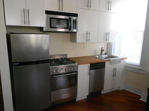 5th image of 431 Strawberry St