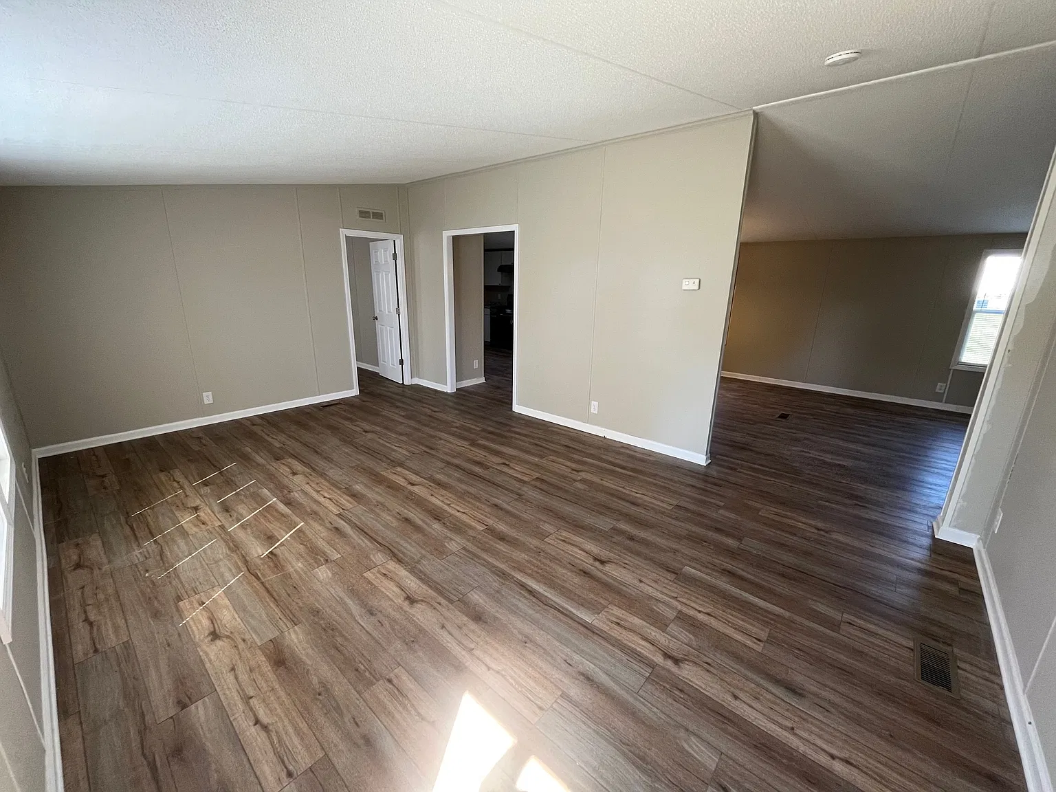 4 bed, 2052 sqft, $2,000 — Photo 3