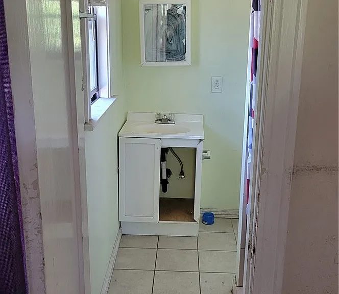 120 W Marshall Blvd #6 — Photo 2