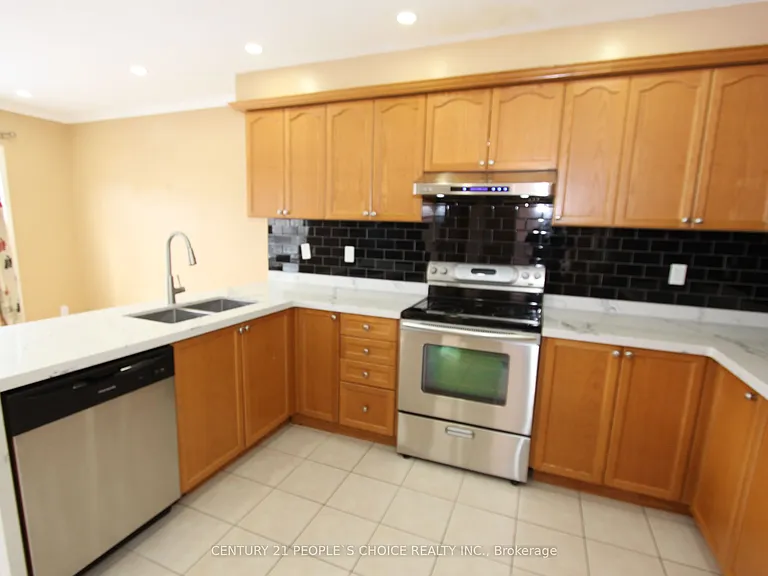 14 Thornbush Blvd — Photo 8