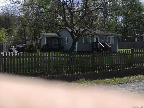 2nd image of 27 Hillcrest Trl