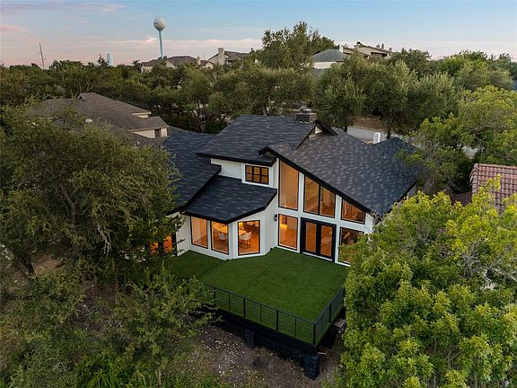 2nd image of 310 Golf Crest Ln