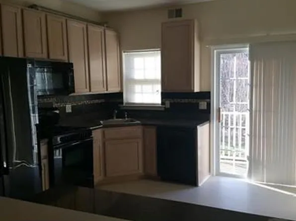 132 Forest Dr, Piscataway, NJ 08854