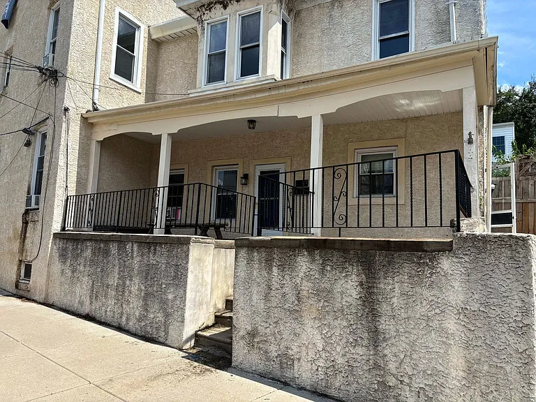 213 Green Ln — Photo 28