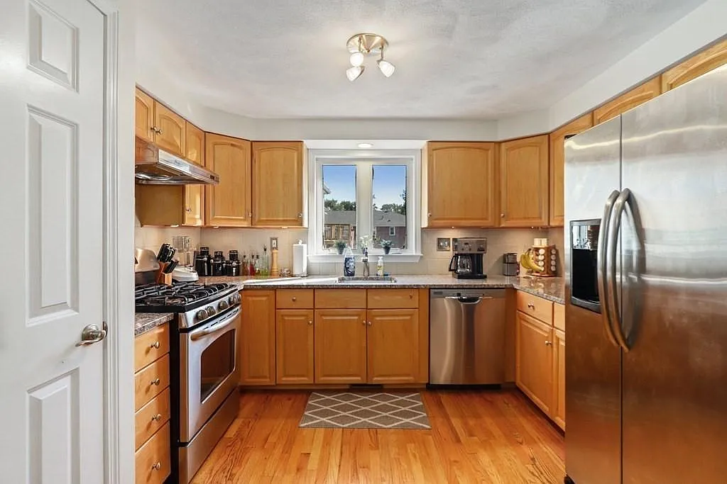 Building Photo - 98 Francis St #2