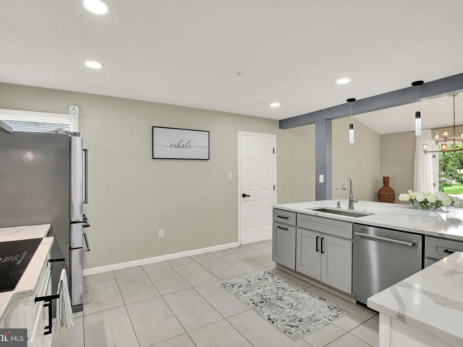 2 bed, 2.5 bath, 3000 sqft, $3,800 — Photo 4