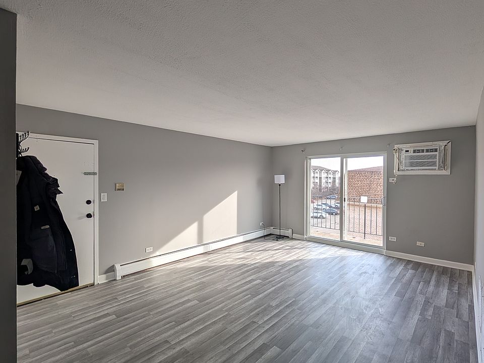 1st image of 208 Shorewood Dr #3