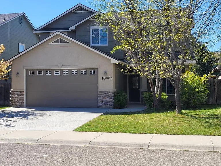 10463 Henrys Lake Dr — Photo 2