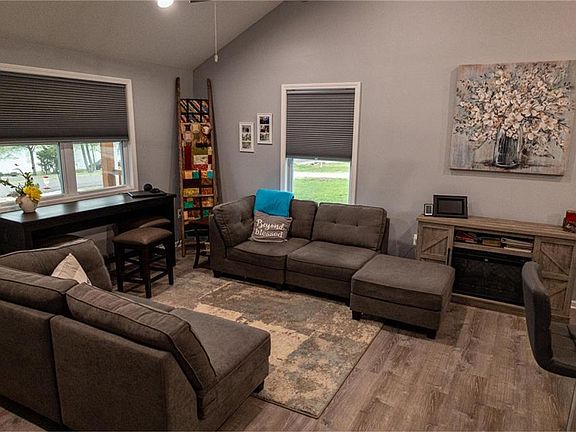 2nd image of 273 Linn Valley Blvd