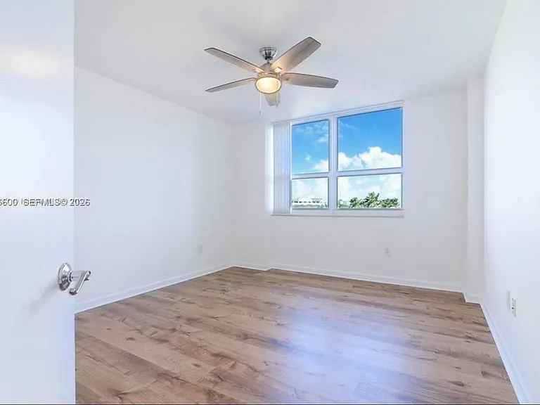 19501 W Country Club Dr #510 — Photo 6